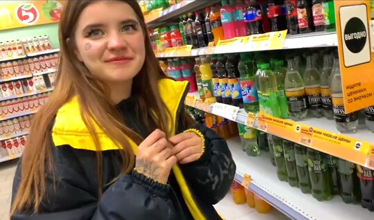 Русская телочка сосет крепкий член в первый день знакомства