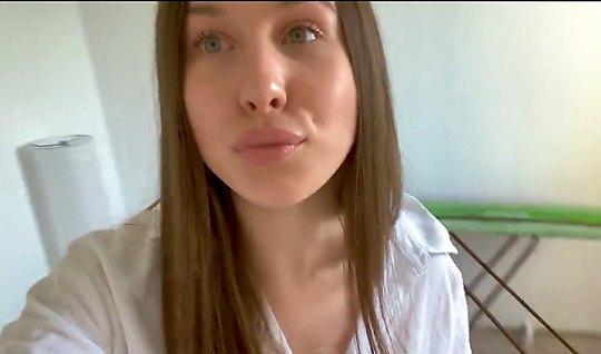 Деваха стянула трусы со спящего пацана и приласкала ротиком крепкий пе...
